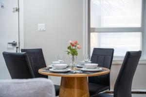 Brand New Suite in DT - Casa Hotels College