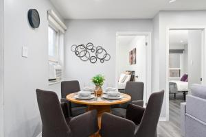 Steps to Little Italy - Spacious Group Apartment