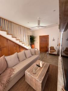 Modern 2BR Casita, Private Jacuzzi Near Beach, Pickleball, basketball