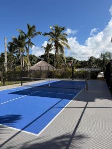 Modern 2BR Casita, Private Jacuzzi Near Beach, Pickleball, basketball