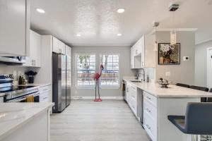 The Luxe Nest 5BR Retreat With Games And Fire Pit