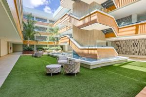 Luxury 3BR Park-View Penthouse