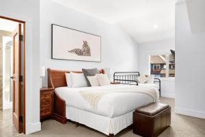 Rocky Mountain Penthouse Sleeps 12 Pool and Hot Tub