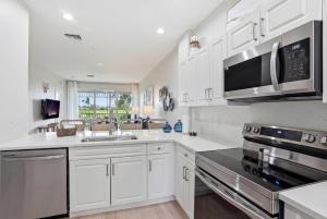 #321 - Luxury - Golf Course Views - Sleeps 6