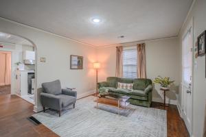 Centrally Located King Bed Midtown Crosstown 1428