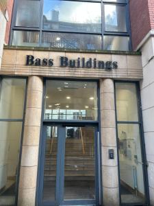 New prime 2 bed 2 bathroom spacious city center apartment with free secure parking