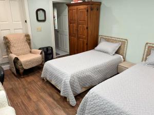 Terrific cozy studio space with kitchenette and patio