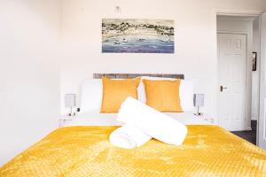 Modern Luxurious Apartment with Balcony