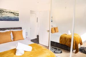 Modern Luxurious Apartment with Balcony