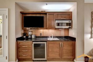 Jacuzzi Suite - Kitchenette - The Signature Vegas