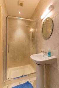 Luxury 2 Bed Apt with Stunning View