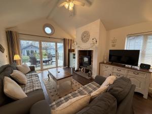 Blue Bay, The Bay, 2 bedrooms with ensuites, parking bay, 2 dogs welcome