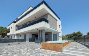 3 Bedroom Nice Home In Stinjan