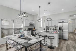 Lux 6 bed with PoolSPA