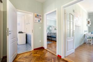 Cozy Family Riverside Apartment in Central Prague