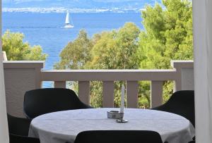 Seafront Luxury Two-Bedroom Apartment in Sutivan, Brač