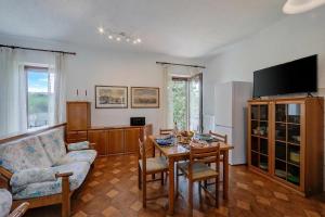Charming La Gelosia Few Min From Lake: 2BR Monvalle Apartment - Happy Rentals