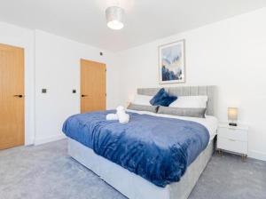 Modern Newport holiday home sleeps 8