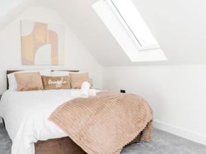 Modern Newport holiday home sleeps 8