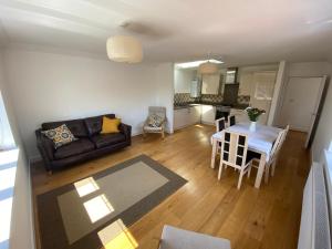 Lovely Central Romsey Apartment