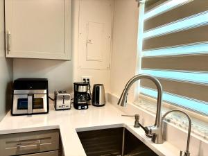 Beautiful House and Guest Suite Near Downtown Naples and Beach