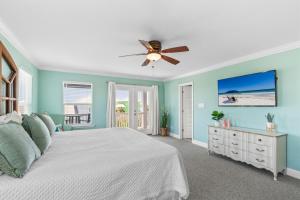 The Blue Mermaid Walk to Beach! Dog Friendly Heated Pool Fire Pit 2KingSte