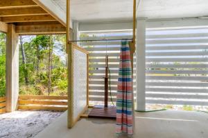 The Blue Mermaid Walk to Beach! Dog Friendly Heated Pool Fire Pit 2KingSte