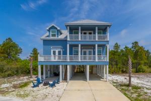 The Blue Mermaid Walk to Beach! Dog Friendly Heated Pool Fire Pit 2KingSte