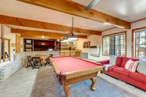 Multiple Decks! Cabin 1 Mi to Big Bear Lake Access
