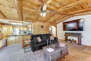 Multiple Decks! Cabin 1 Mi to Big Bear Lake Access