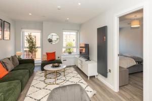 Brand New Flat with AC 5-Min Walk to Town Centre - Pass the Keys
