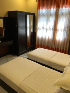 Thresher shark inn