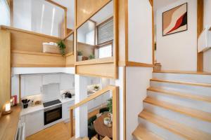 Modern Split-Level One Bedroom Apartment in Fulham Sleeps 3