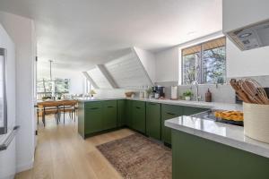 Cozy 3BR A-Frame Lake Views Family Friendly
