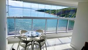 Apartamento Beira Mar com 3 quartos e ar condicionado na Praia do Morro