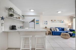 Nautical Stylish Ground Level 1 Bedroom Unit