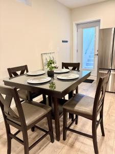 Spacious High Ceiling Lower Level Suite-New & Cozy