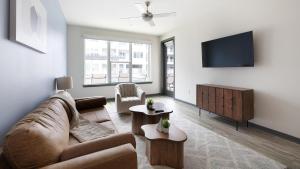 Landing Incredible 1BD Game Room Gym