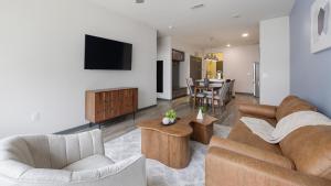 Landing Incredible 1BD Game Room Gym