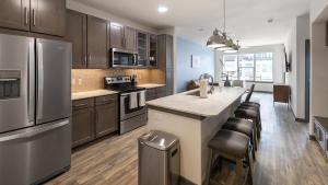 Landing Incredible 1BD Game Room Gym