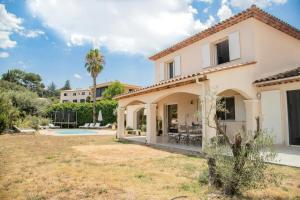 Villa With Heated Pool Near Grasse