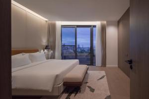 Bassac Signature Experience Modern City Living with Infinity Pool and Rooftop Dinning