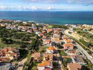 A 150 meter long mare, 2 fish