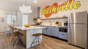 The Conway Modern Music City Penthouse Sleeps 28