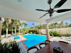 Modern 4BR Pool Villa with Billiards in Thong Sala