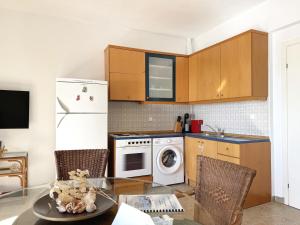 Electras Beach Front Apartment in Nea Skioni