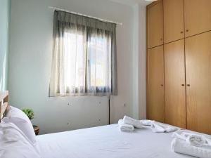 Electras Beach Front Apartment in Nea Skioni