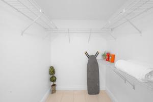 Stunning High Rise - 2BR - 3Beds - 6 guests - Balcony Sea View - Free Parking