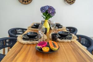 Lasterra - Stylish Villa with Huge Pool Close to the Beach