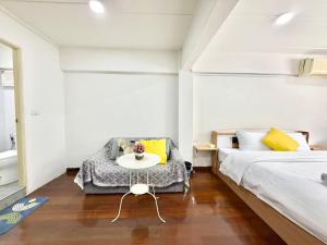 S Hostel sukhumvit48 Near Phrakanong BTS 2001